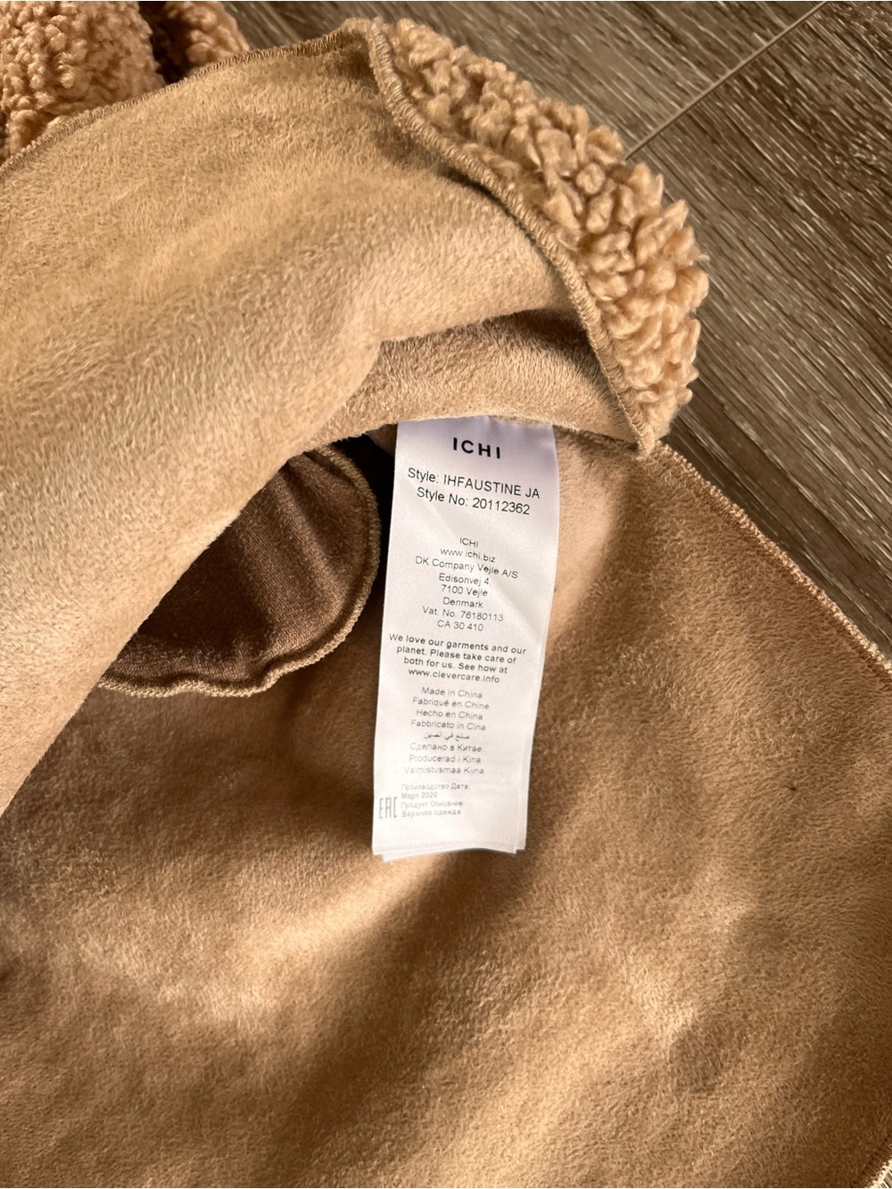 ICHI Women's Tan Faux Shearling Jacket
Size M
Excellent condition - Picture 8 of 16